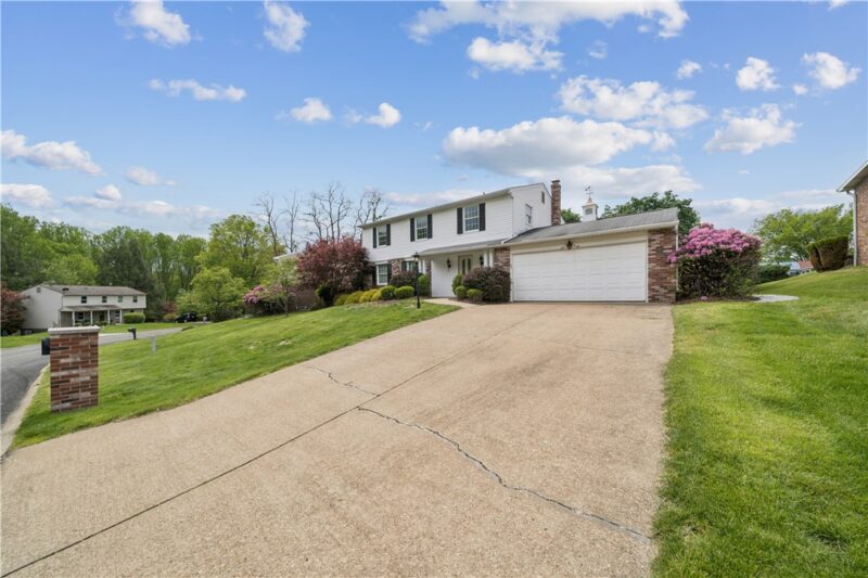 2125 Berkshire Drive — photo 3