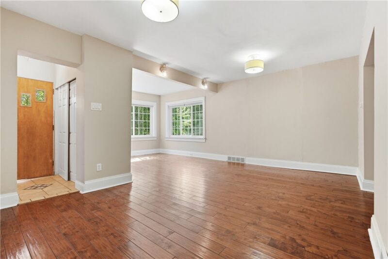 5443 Wellesley Ave — photo 4