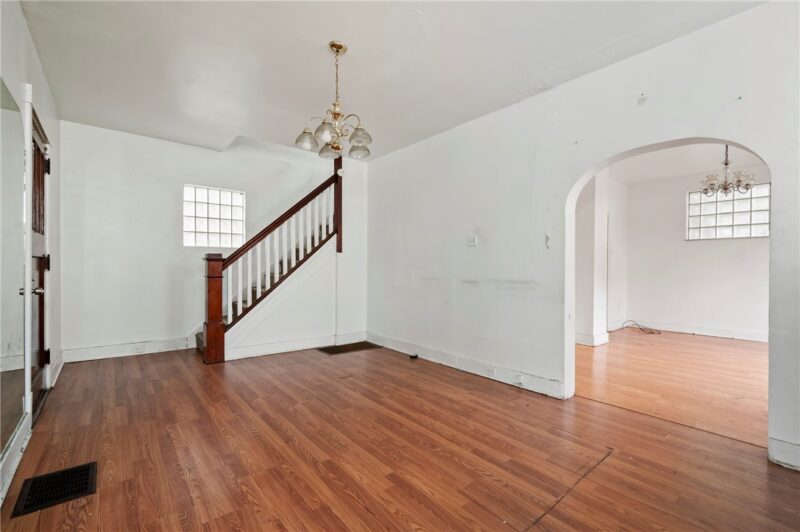 2419 Woodstock Ave — photo 5