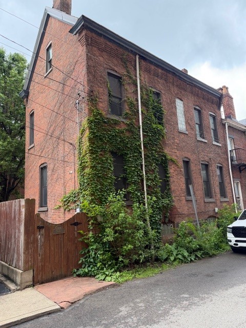 2106 FOX WAY — photo 1
