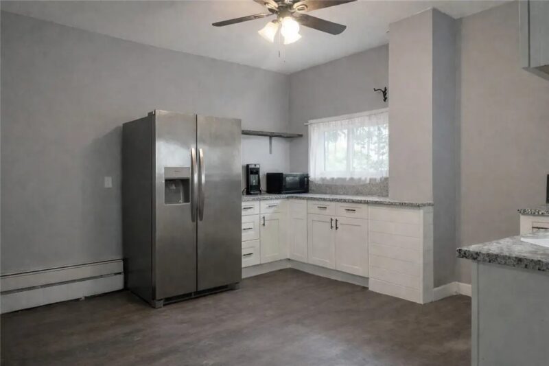 839 Railroad St — photo 2