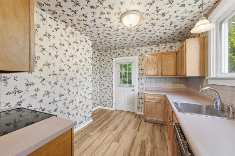 127 Kathleen Street — photo 8