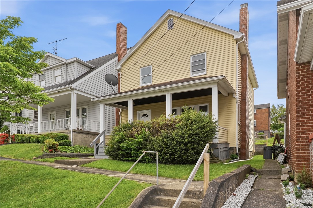 1135 Graham Avenue — photo 1