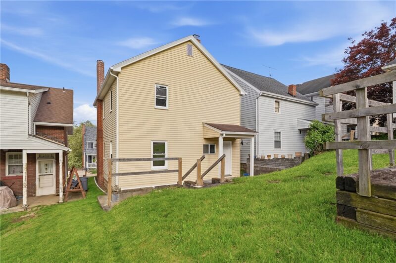 1135 Graham Avenue — photo 4