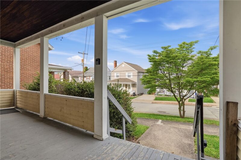 1135 Graham Avenue — photo 5