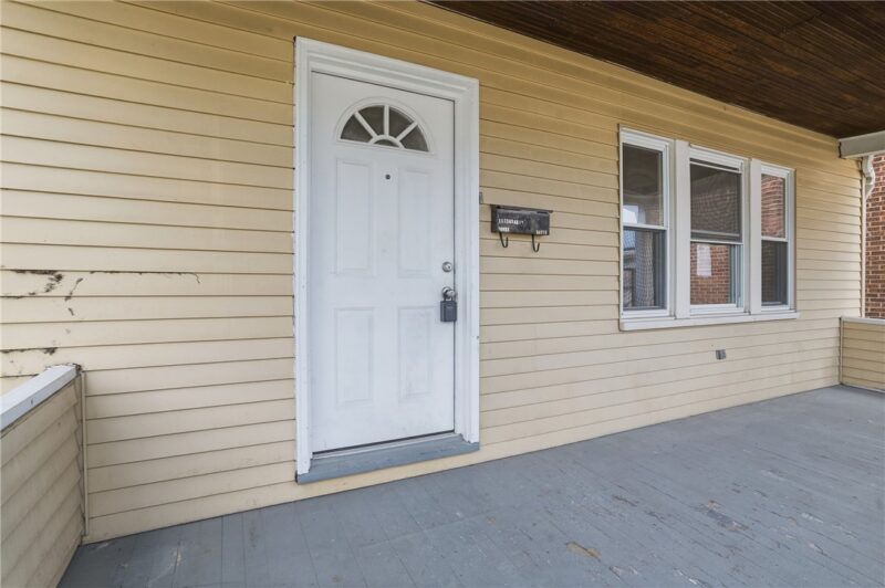 1135 Graham Avenue — photo 6