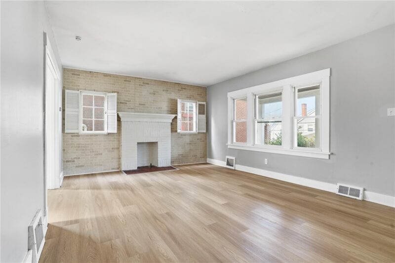 1135 Graham Avenue — photo 7