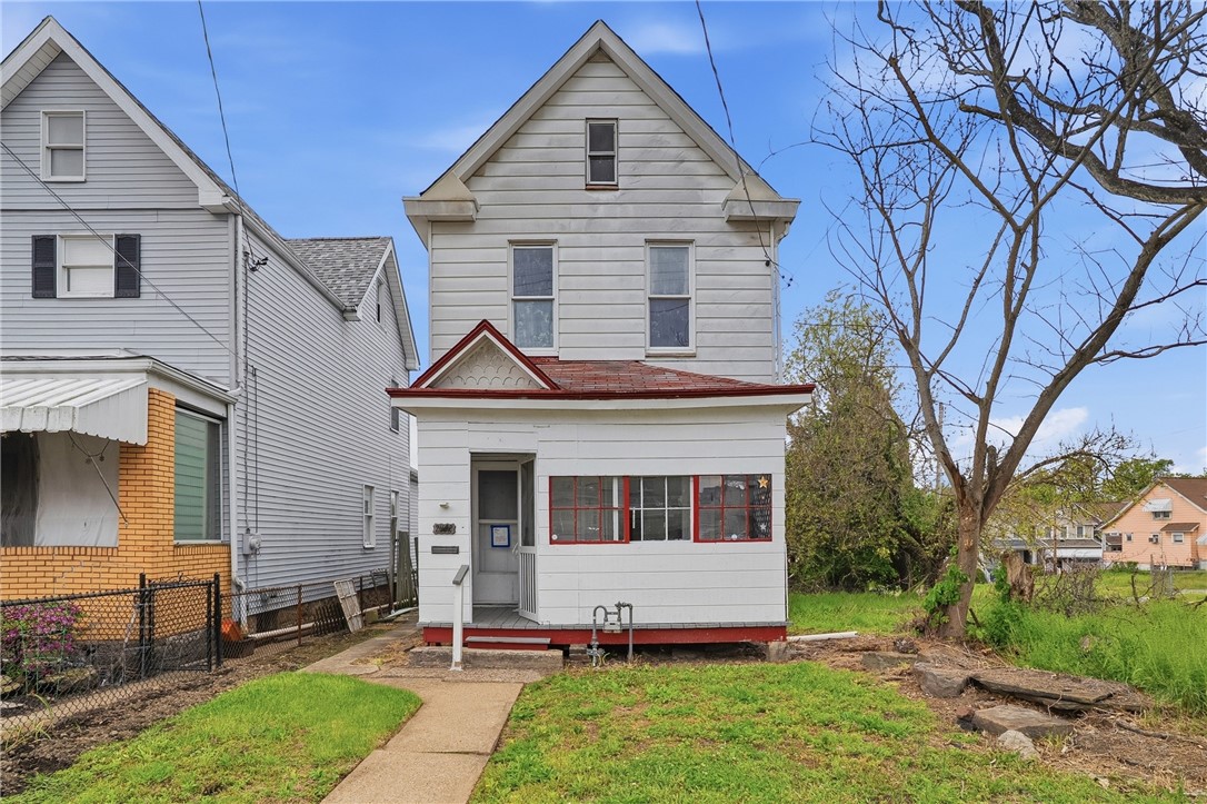 2402 Grandview Avenue — photo 1
