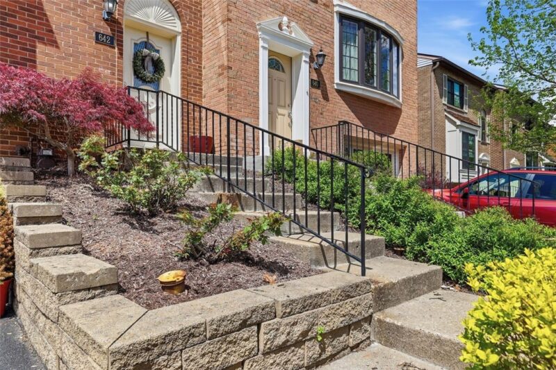 642 Woodcrest Drive — photo 2