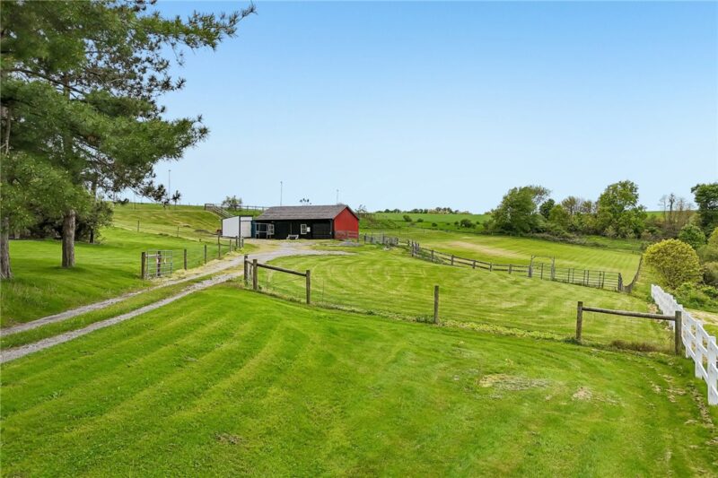 1636 Perry Highway — photo 3