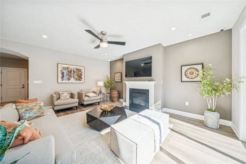 4266 Hawthorn Drive — photo 3