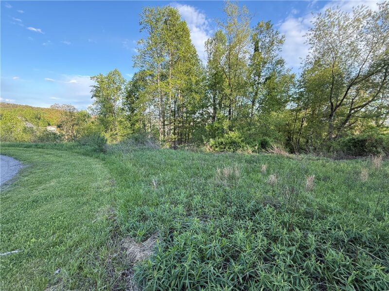 139 Crystal Dr — photo 2