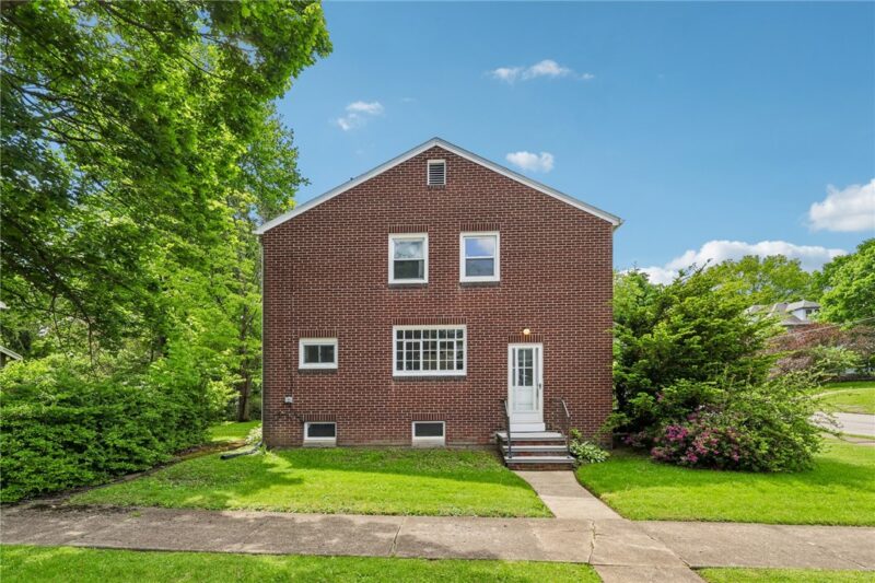 1316 Albert St — photo 3