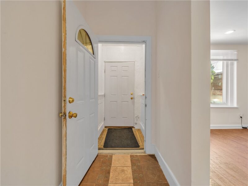 340 Ophelia St — photo 4