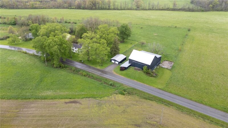 285 Poole Rd — photo 3