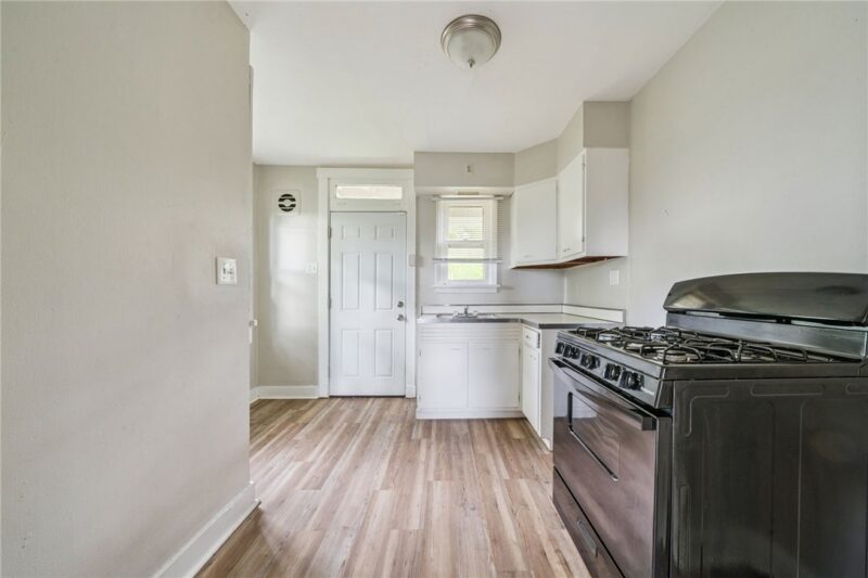 907 Vermont Avenue — photo 4