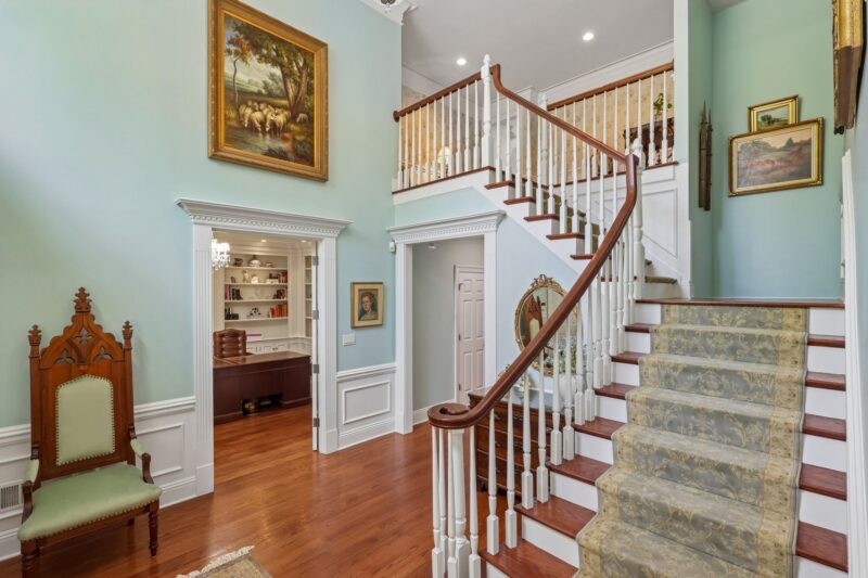 2208 S Villa DRIVE — photo 2