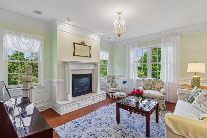 2208 S Villa DRIVE — photo 4