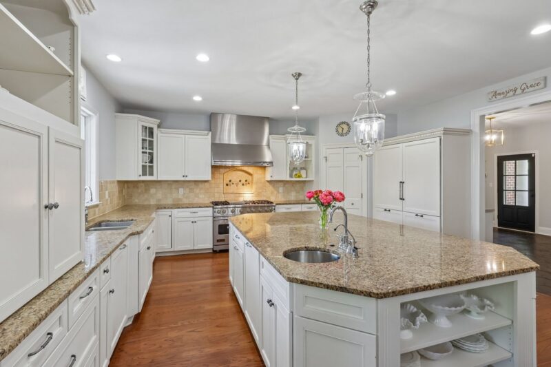 2208 S Villa DRIVE — photo 7