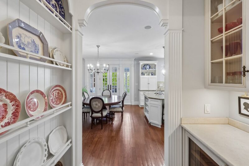 2208 S Villa DRIVE — photo 8