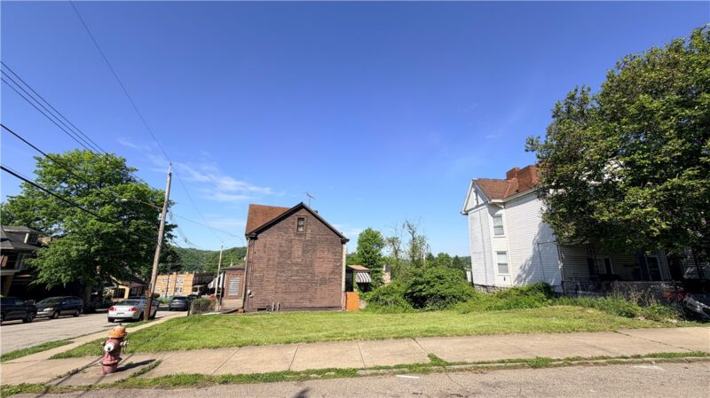 323 E Elizabeth St — photo 2