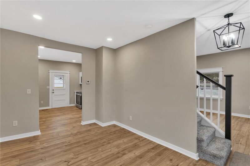 435 Steck — photo 7