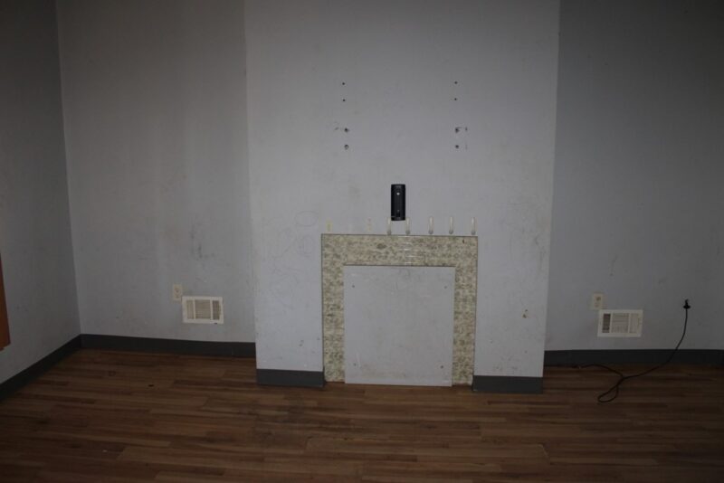 7421 Race St — photo 3