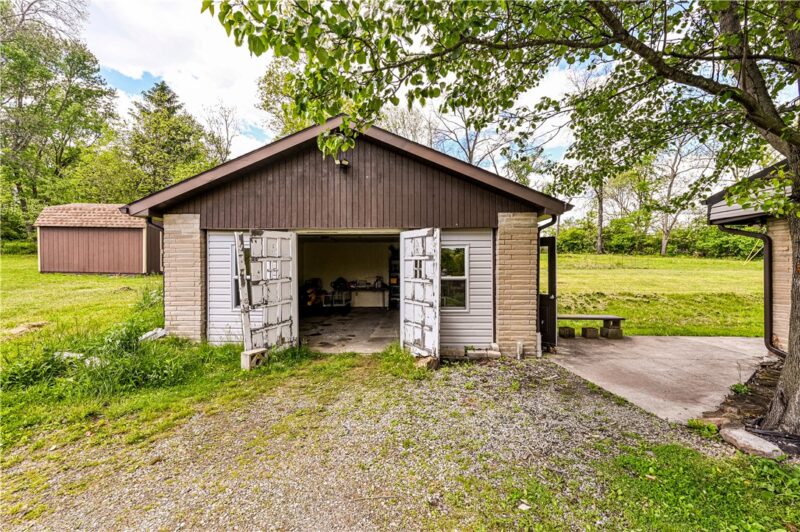 324 Fenfield Dr — photo 8