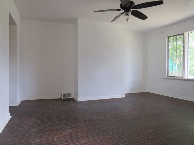 141 Zara St — photo 3