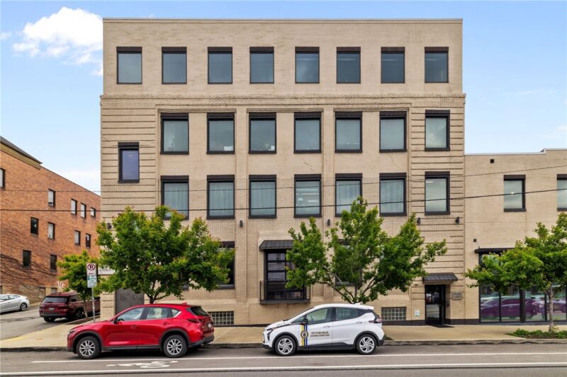 4041 Liberty Ave 400 — photo 2