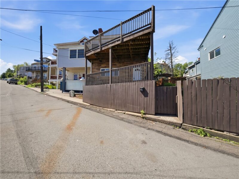 2618 Sumner St — photo 2