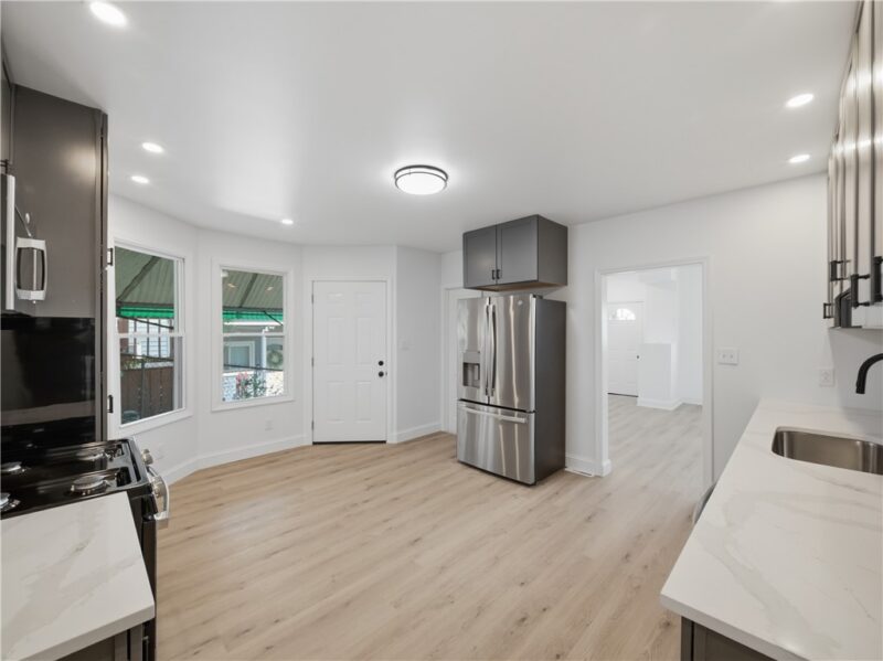 2618 Sumner St — photo 5