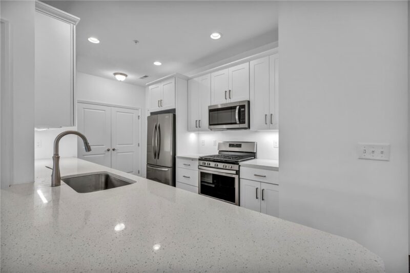 2013 Cool Springs Dr — photo 3