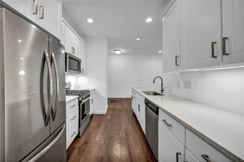 2013 Cool Springs Dr — photo 4