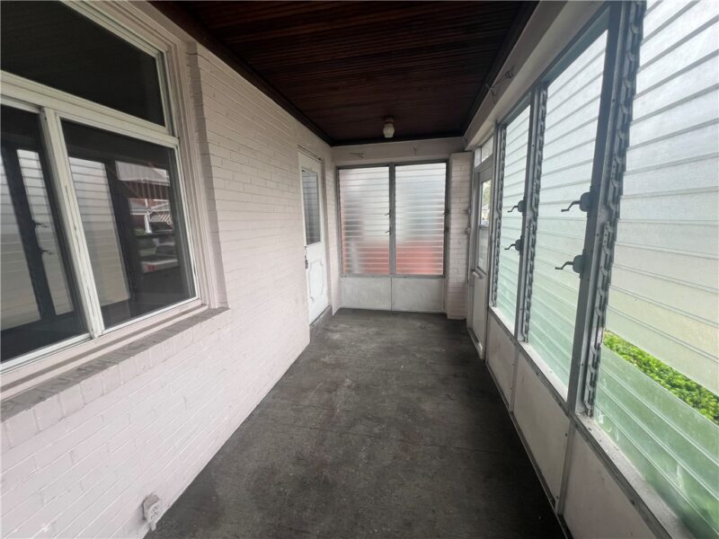 1127 Maplewood Ave — photo 3