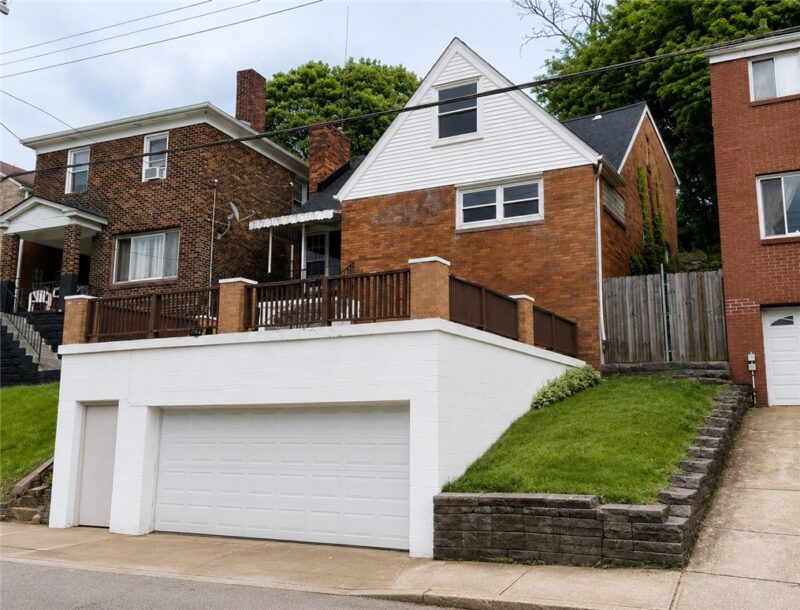 3474 Webster Ave — photo 2