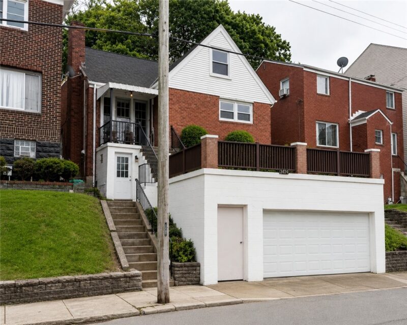 3474 Webster Ave — photo 3