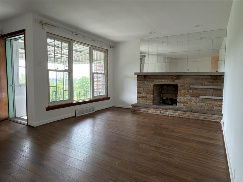 3474 Webster Ave — photo 7