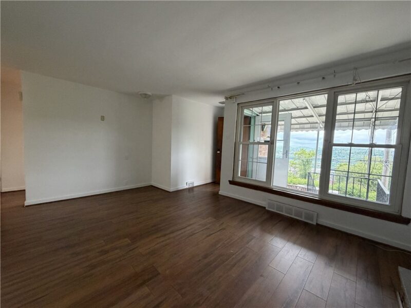 3474 Webster Ave — photo 8