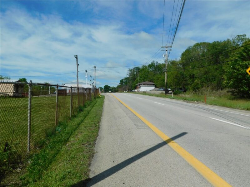 - University Drive — photo 4