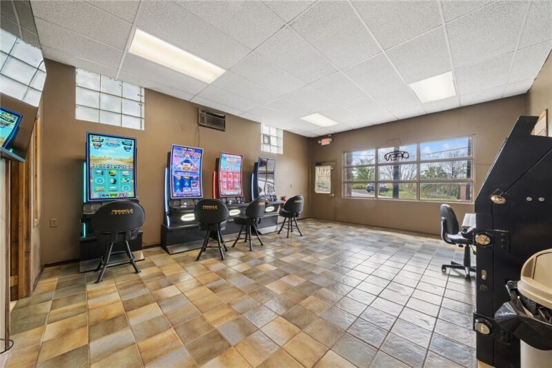 620 Broadway Blvd — photo 3