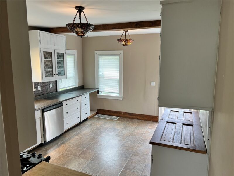 406 Service Ave — photo 8