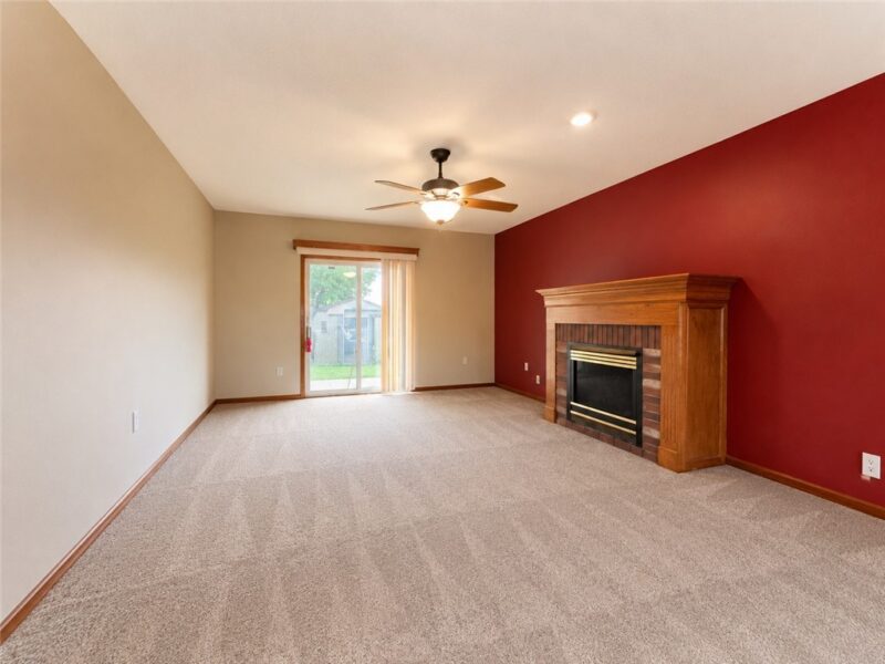 213 College St — photo 4