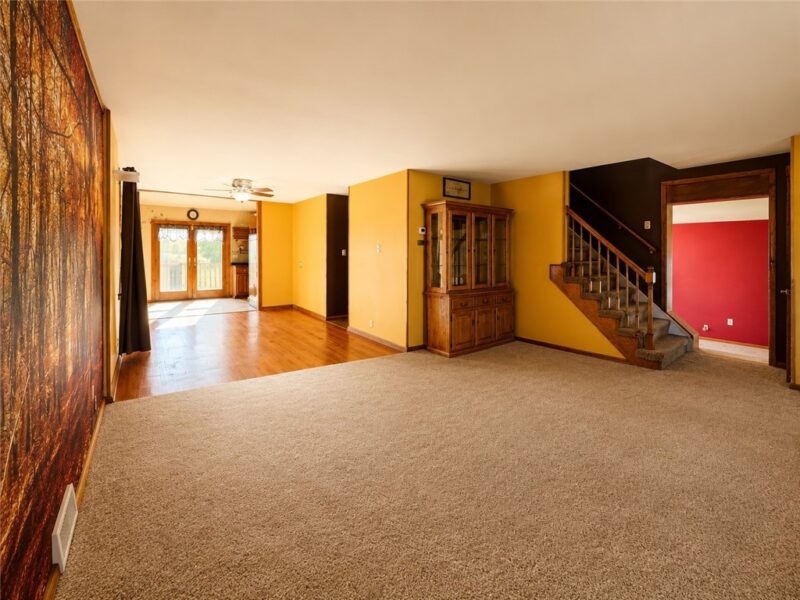 213 College St — photo 7