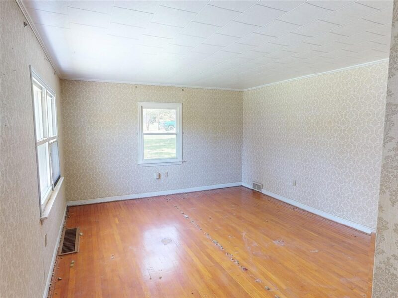 140 Evergreen Dr — photo 5