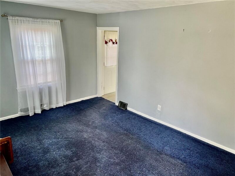 215 Melvin Dr — photo 2