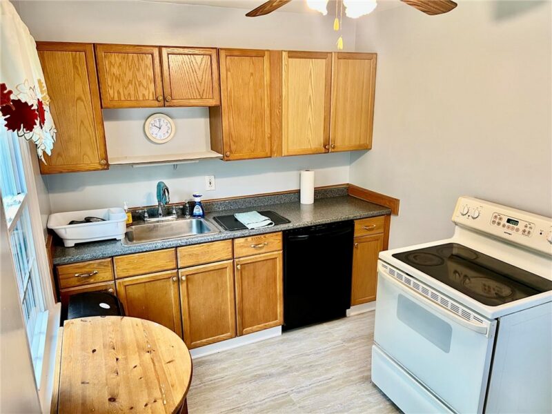 215 Melvin Dr — photo 3