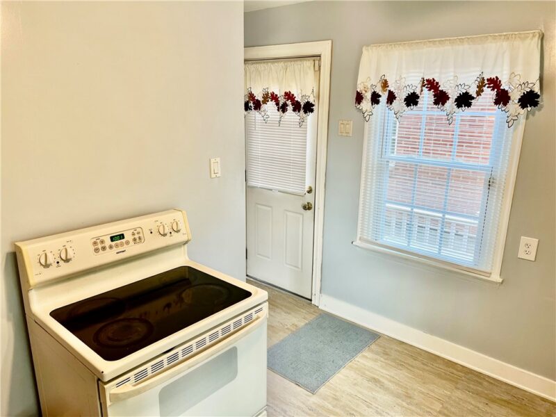 215 Melvin Dr — photo 4