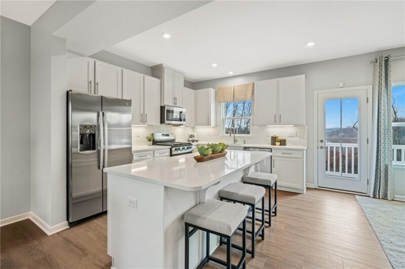 1190 Olivia Drive — photo 3