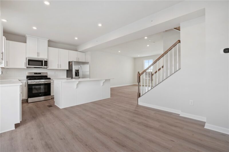 1139 Olivia Drive — photo 4